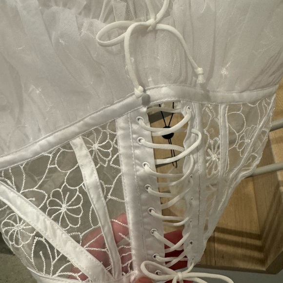 NWT For Love & Lemons Bustier Top Fall / Winter 2022 Ruffle Lace Embroidered S - Picture 8 of 8